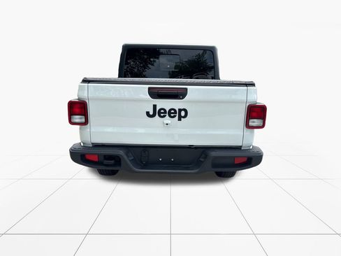 Used 2024 Jeep Gladiator Sport AWD/4WD image 7