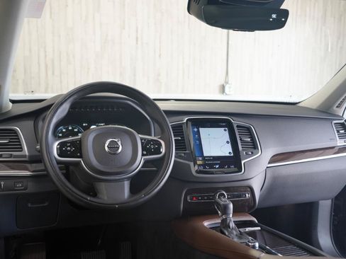 Used 2019 Volvo XC90 T6 Momentum w/ Protection Package Premier AWD/4WD image 11