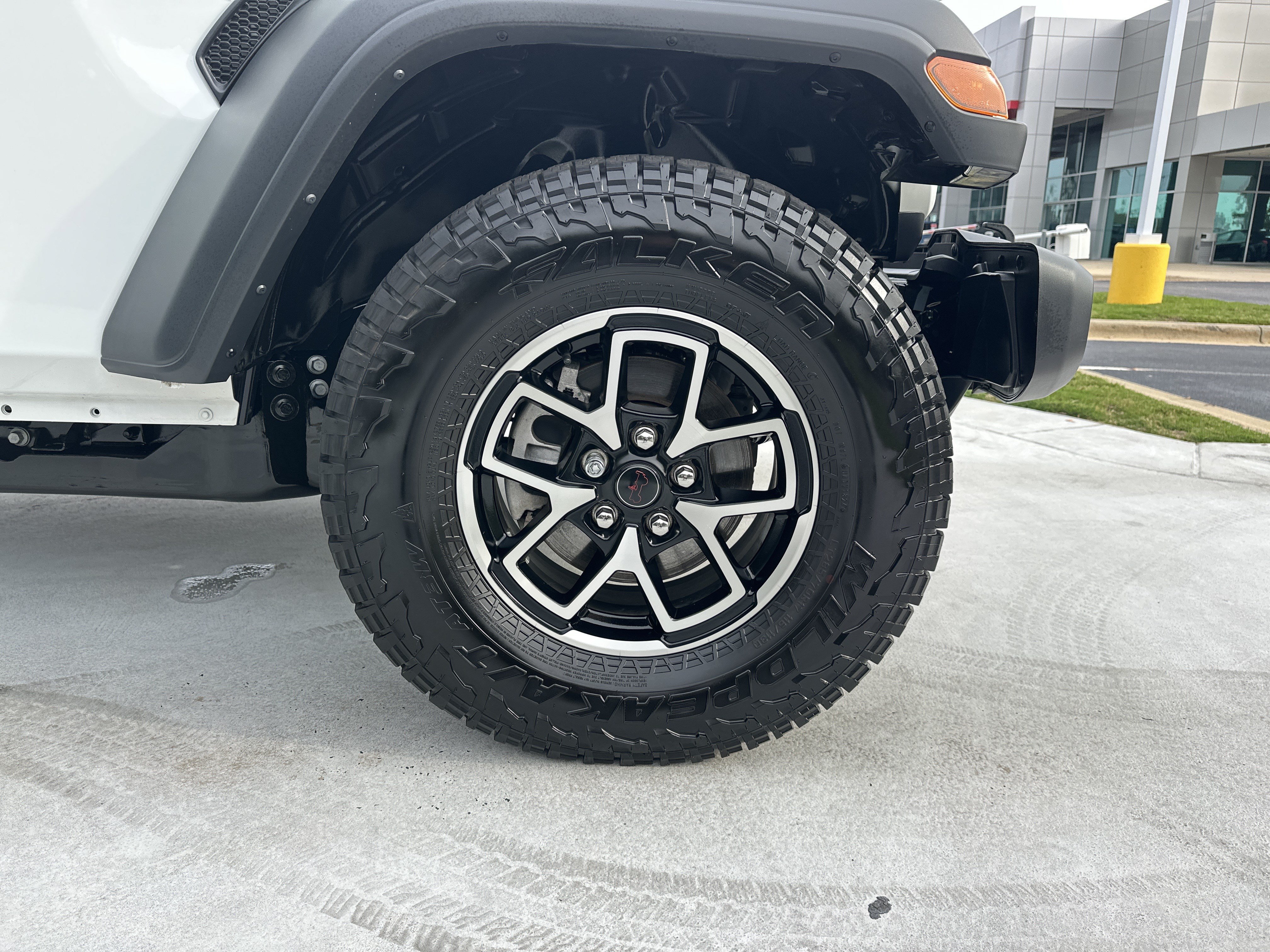 Used 2026 Jeep Gladiator Sport AWD/4WD image 13