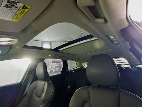 Used 2025 Volvo XC60 B5 Plus image 26