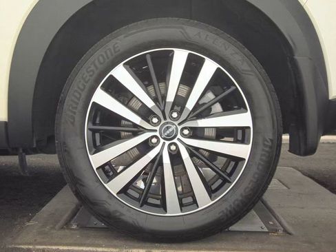 Used 2024 Nissan Pathfinder Platinum image 13