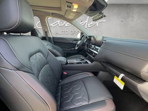 New 2026 Nissan Pathfinder Platinum image 24