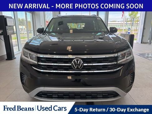 Used 2023 Volkswagen Atlas SE w/ Panoramic Sunroof Package image 2