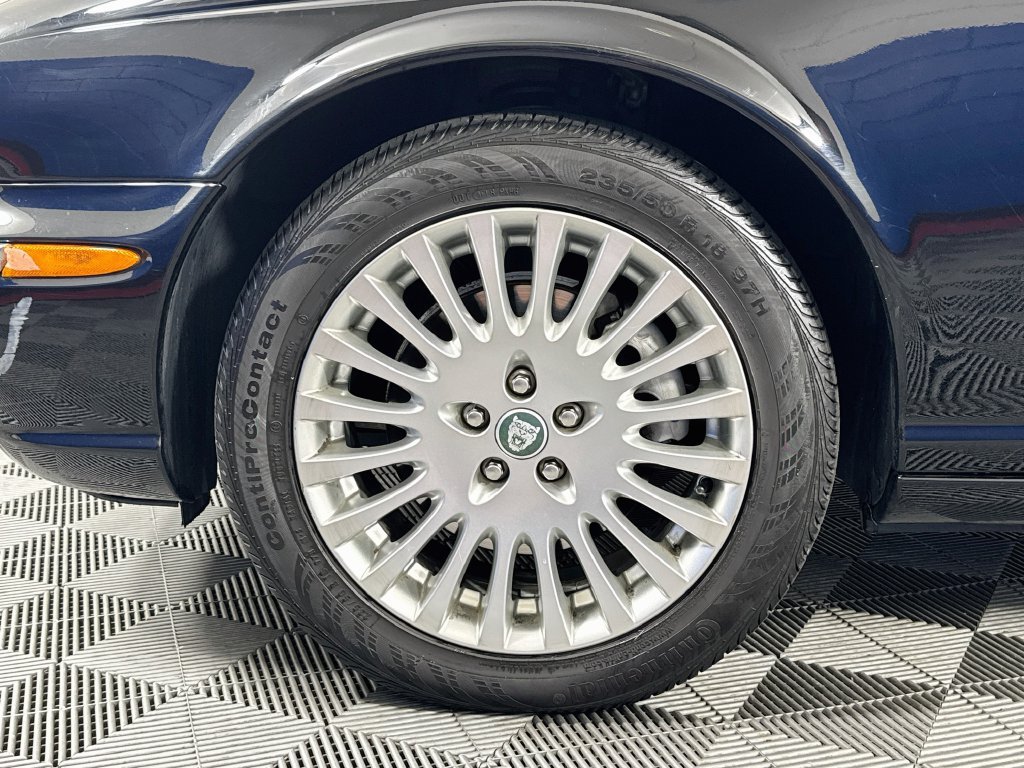 Used 2005 Jaguar XJ8 RWD image 32