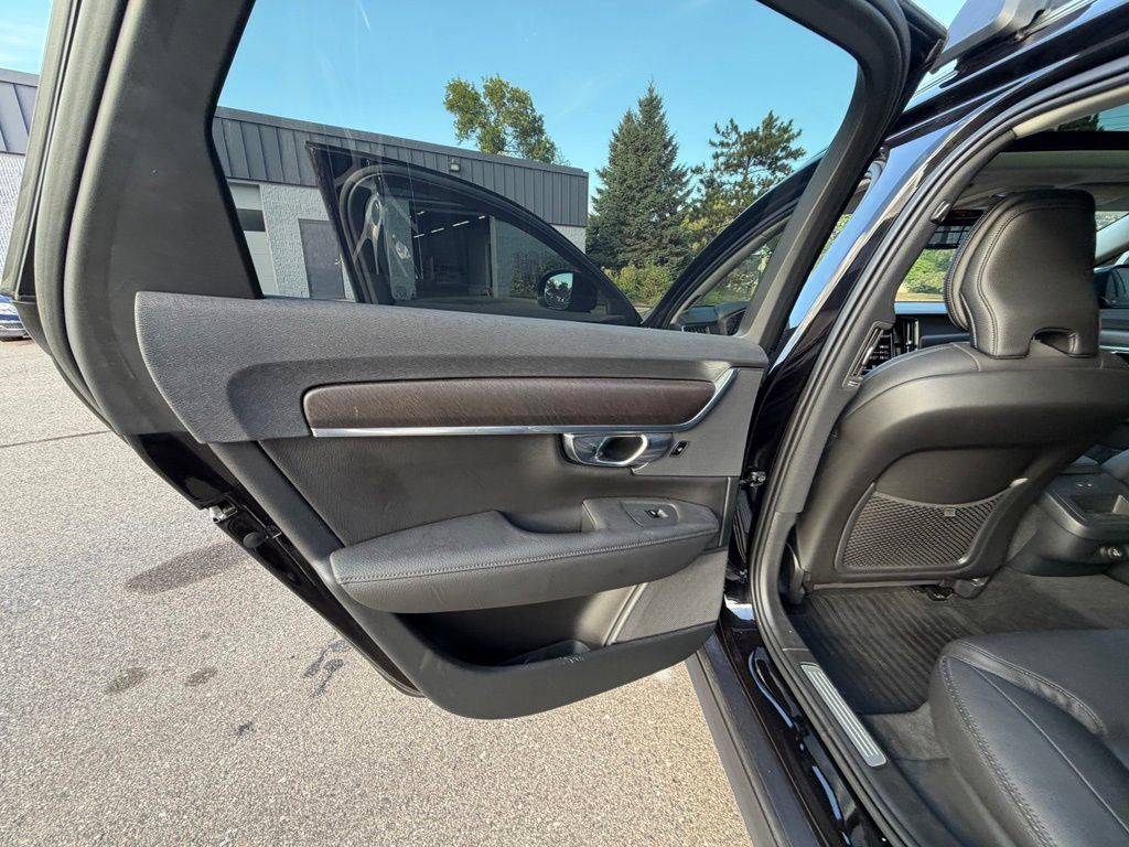 Used 2020 Volvo V90 T6 Cross Country w/ Protection Package Premier AWD/4WD image 18