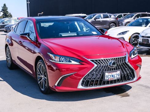 Used 2023 Lexus ES 350 w/ Premium Package FWD image 3