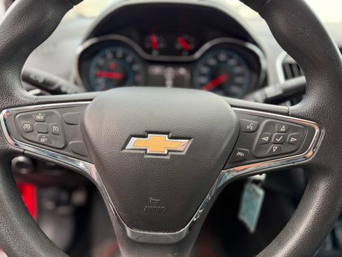 Used 2018 Chevrolet Cruze LT FWD image 19