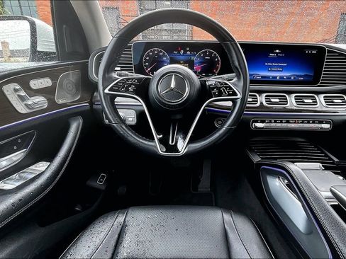 Used 2024 Mercedes-Benz GLS 450 4MATIC image 7
