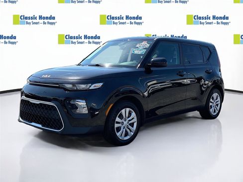 Used 2022 Kia Soul LX FWD image 3