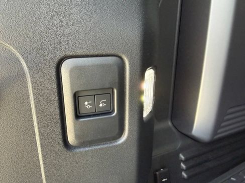 Used 2026 Land Rover Defender 110 AWD/4WD image 17