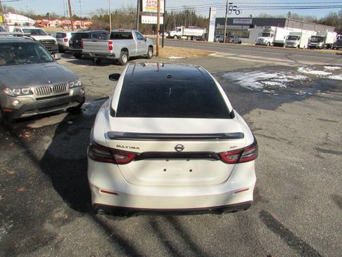 Used 2021 Nissan Maxima SR w/ Sport Mat Group image 9