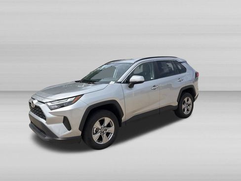 Used 2025 Toyota RAV4 XLE AWD/4WD image 9