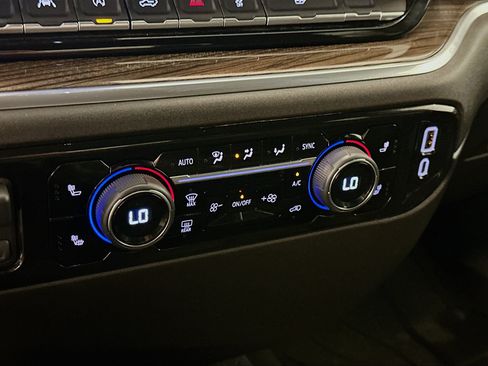 Used 2025 Chevrolet Silverado 1500 LT AWD/4WD image 24