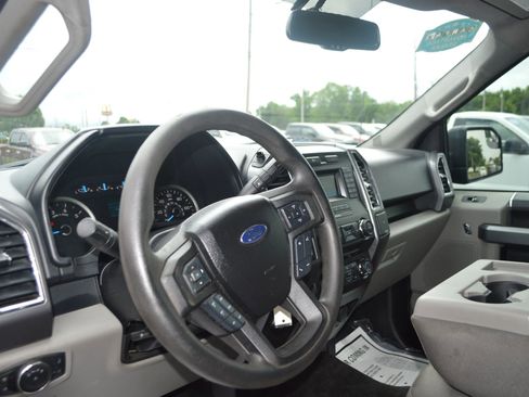 Used 2015 Ford F150 XLT AWD/4WD image 14