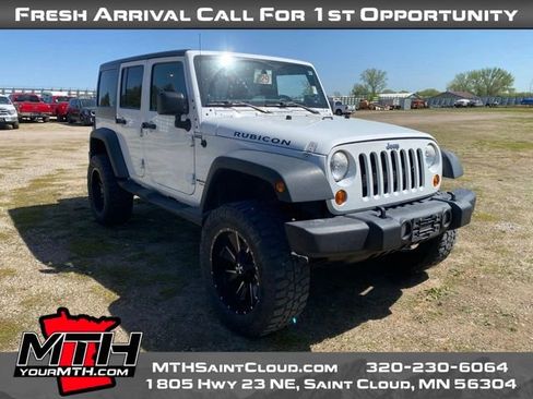 Used 2012 Jeep Wrangler Unlimited Rubicon w/ Dual Top Group AWD/4WD image 2