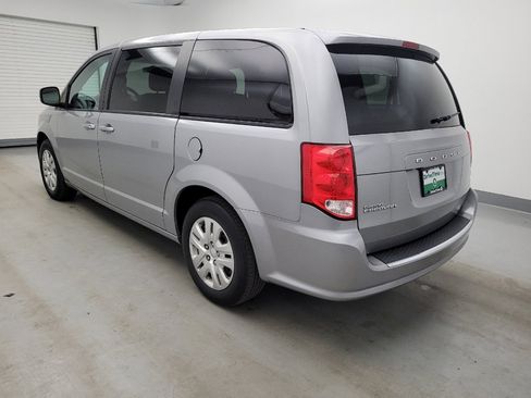 Used 2018 Dodge Grand Caravan SE FWD image 3