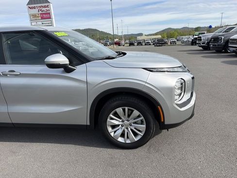 Used 2025 Mitsubishi Outlander ES AWD/4WD image 4