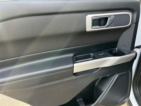 Used 2020 Ford Explorer XLT w/ Comfort Package image 23