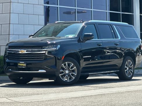 Used 2024 Chevrolet Suburban LT w/ LT Signature Plus Package RWD image 8