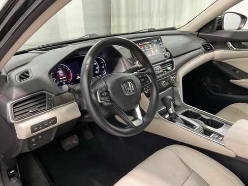 Used 2018 Honda Accord Touring image 17
