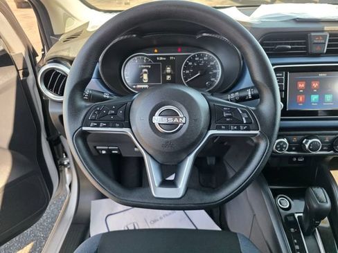 Used 2025 Nissan Versa SV FWD image 23
