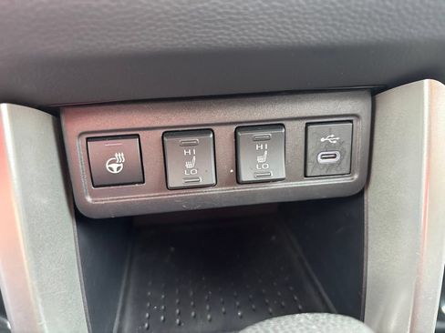 Used 2025 Toyota Corolla Cross LE AWD/4WD image 19