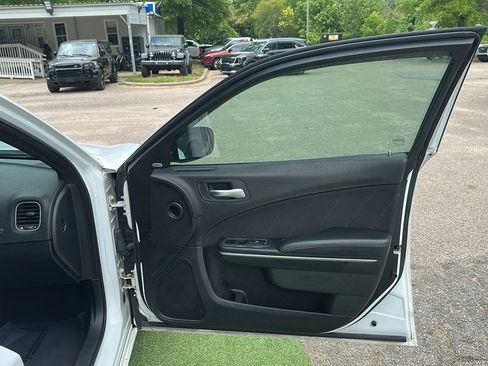 Used 2016 Dodge Charger SXT RWD image 24