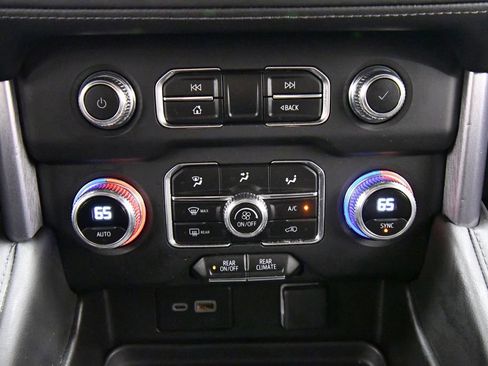 Used 2024 GMC Yukon SLE AWD/4WD image 26