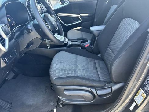 Used 2023 Kia Soul LX w/ Option Group 015 FWD image 19
