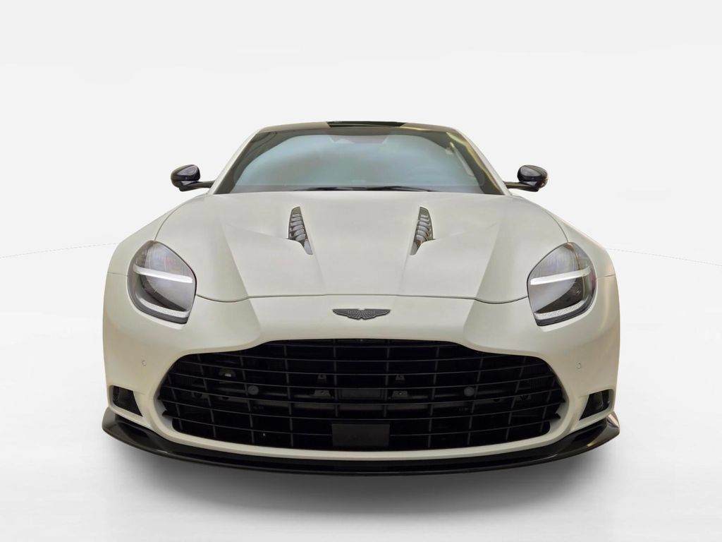 Used 2025 Aston Martin Vanquish RWD image 2