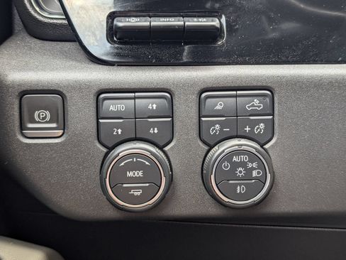 Used 2023 Chevrolet Silverado 1500 ZR2 w/ Technology Package AWD/4WD image 14