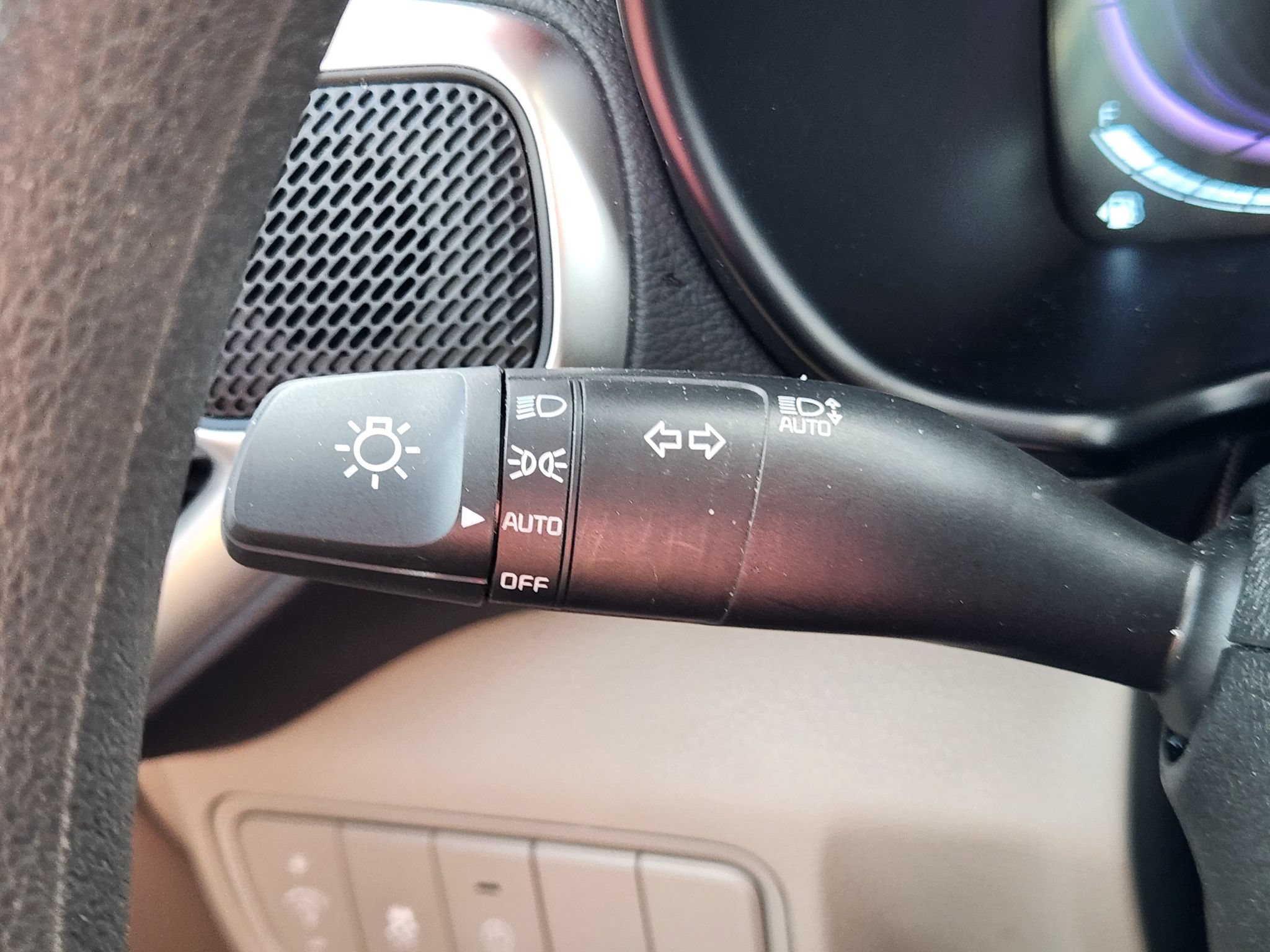 Used 2025 Kia Soul LX w/ LX Technology Package FWD image 34