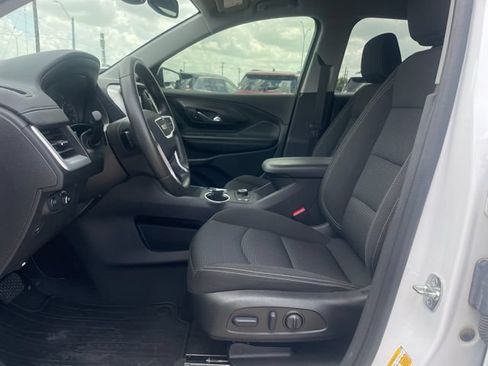 Used 2024 GMC Terrain SLE w/ Driver Convenience Package FWD image 9