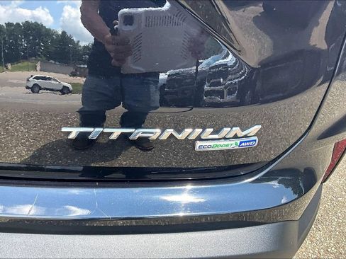 Used 2019 Ford Edge Titanium w/ Cold Weather Package AWD/4WD image 25