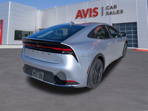 Used 2025 Toyota Prius LE image 6