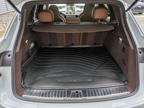 Certified 2023 Porsche Cayenne Turbo S AWD/4WD image 32