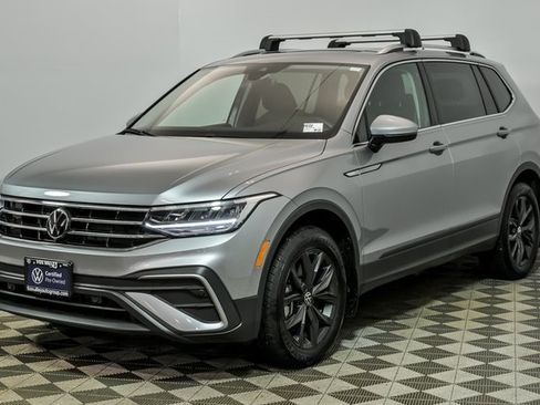 Certified 2024 Volkswagen Tiguan SE w/ Panoramic Sunroof Package image 4