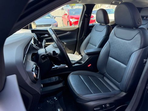 Used 2023 Chevrolet Bolt EUV LT w/ Convenience Package FWD image 17