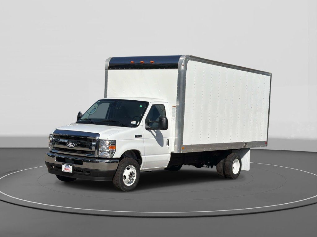 New 2027 Ford E-450 and Econoline 450 Super Duty w/ Interior Upgrade Package RWD image 1