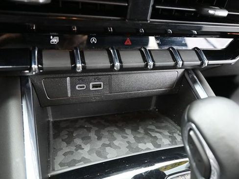 Used 2024 GMC Canyon AT4 w/ Technology Package AWD/4WD image 19