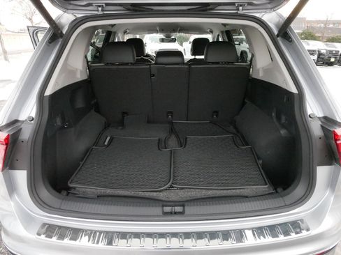 Certified 2024 Volkswagen Tiguan SE image 18
