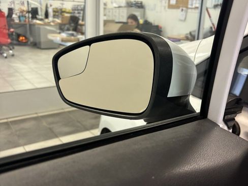 Used 2016 Ford Fiesta SE image 6