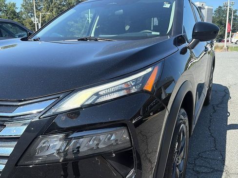Certified 2025 Nissan Rogue SV AWD/4WD image 13