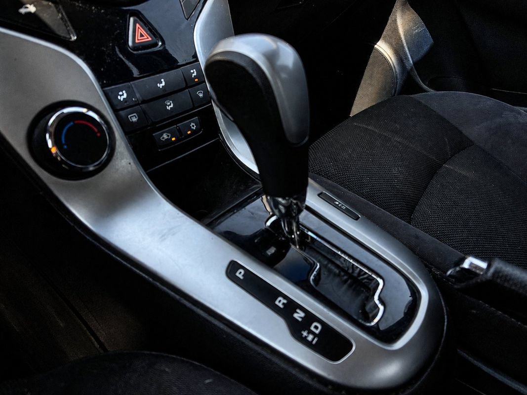 Used 2015 Chevrolet Cruze LT FWD image 12