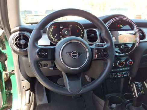 Used 2022 MINI Cooper 2-Door Hardtop FWD image 21