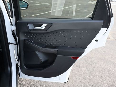 Used 2020 Ford Escape SE image 25