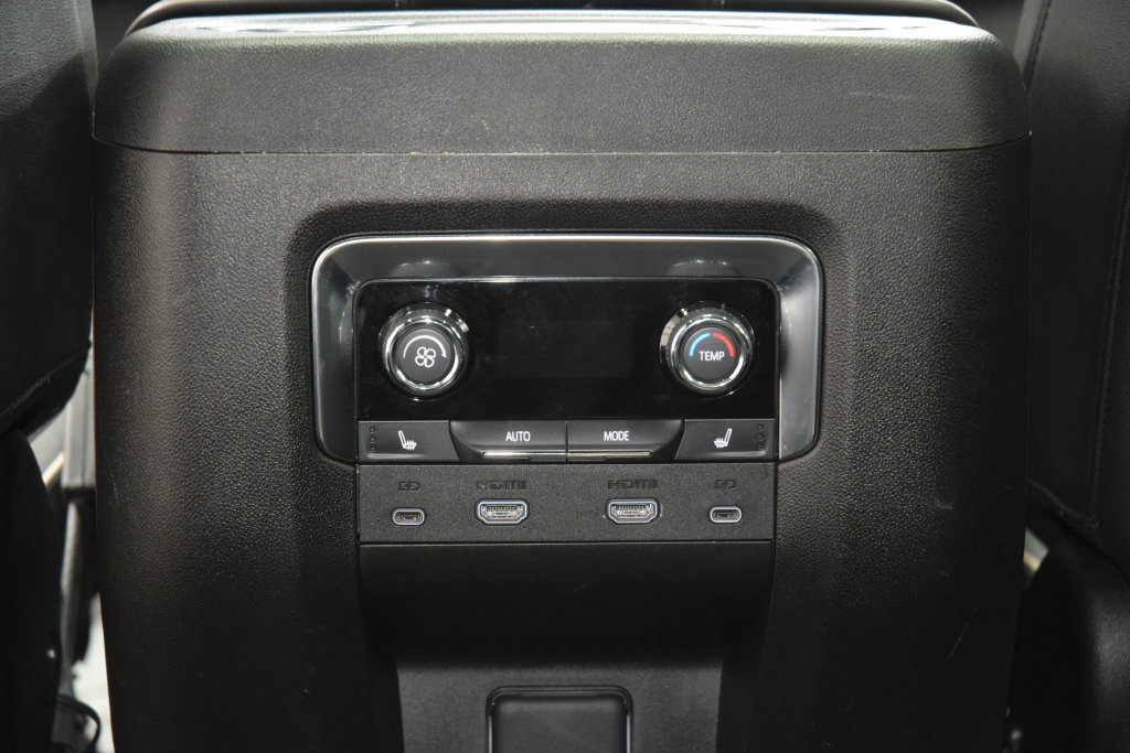 Used 2025 Chevrolet Tahoe Premier AWD/4WD image 46