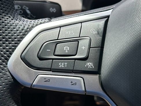 Used 2022 Volkswagen Atlas Cross Sport SEL Premium R-Line AWD/4WD image 28
