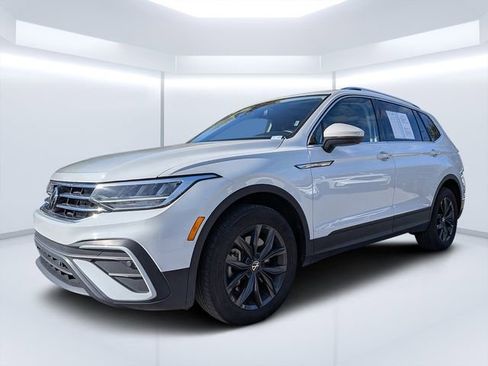 Used 2024 Volkswagen Tiguan SE image 5