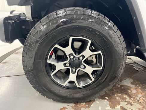 Used 2021 Jeep Wrangler Unlimited Sahara AWD/4WD image 27
